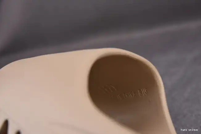 hype GZ5554 Adidas Pure Yeezy Slide 0524